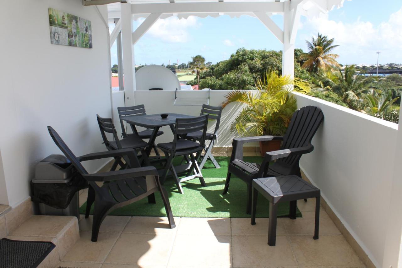 Hotel Lauraym 1 Baie-Mahault Exterior foto