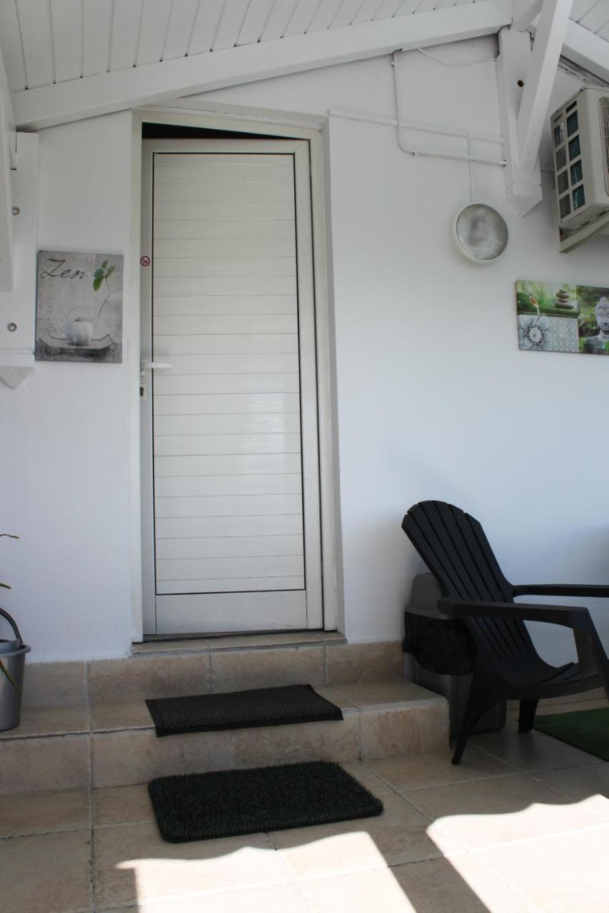 Hotel Lauraym 1 Baie-Mahault Exterior foto